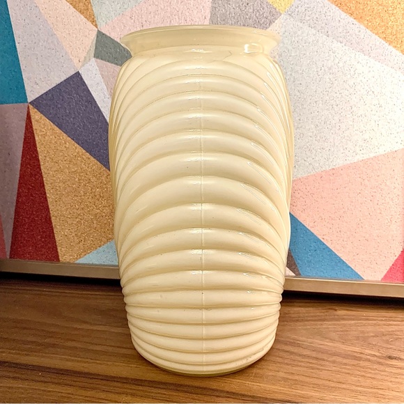 v i n t a g e  :: Large Art Deco Revival Ribbed Draped  Vase - Picture 15 of 15